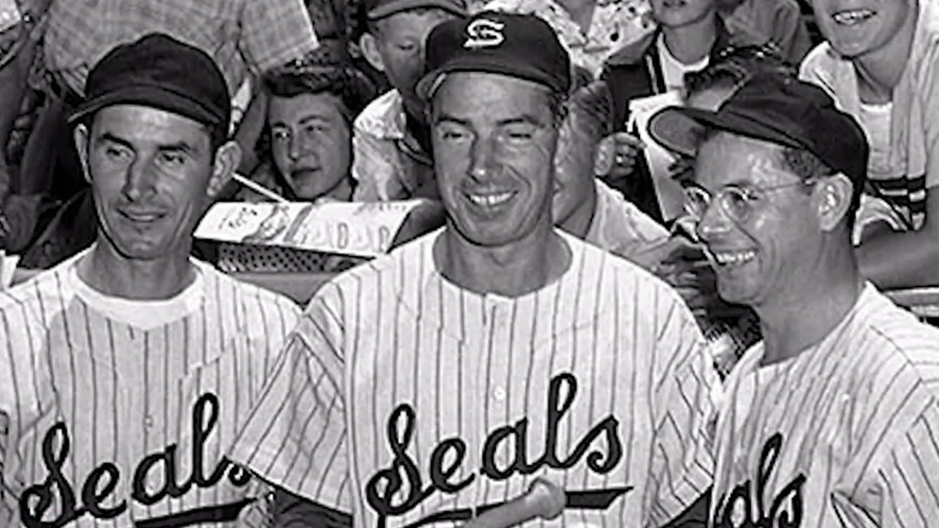 Joe DiMaggio Sammen med Holdkammerater, Baseball Tapet Wallpaper