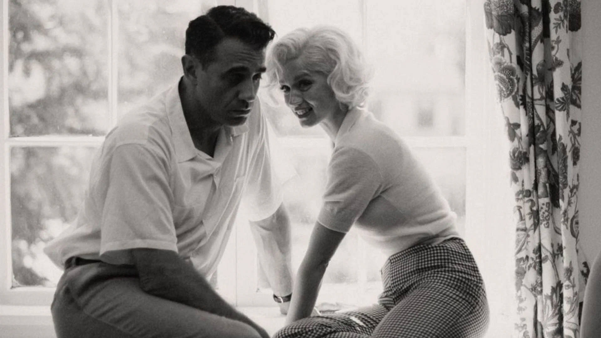Joe DiMaggio med sin kone, Marilyn Monroe Wallpaper