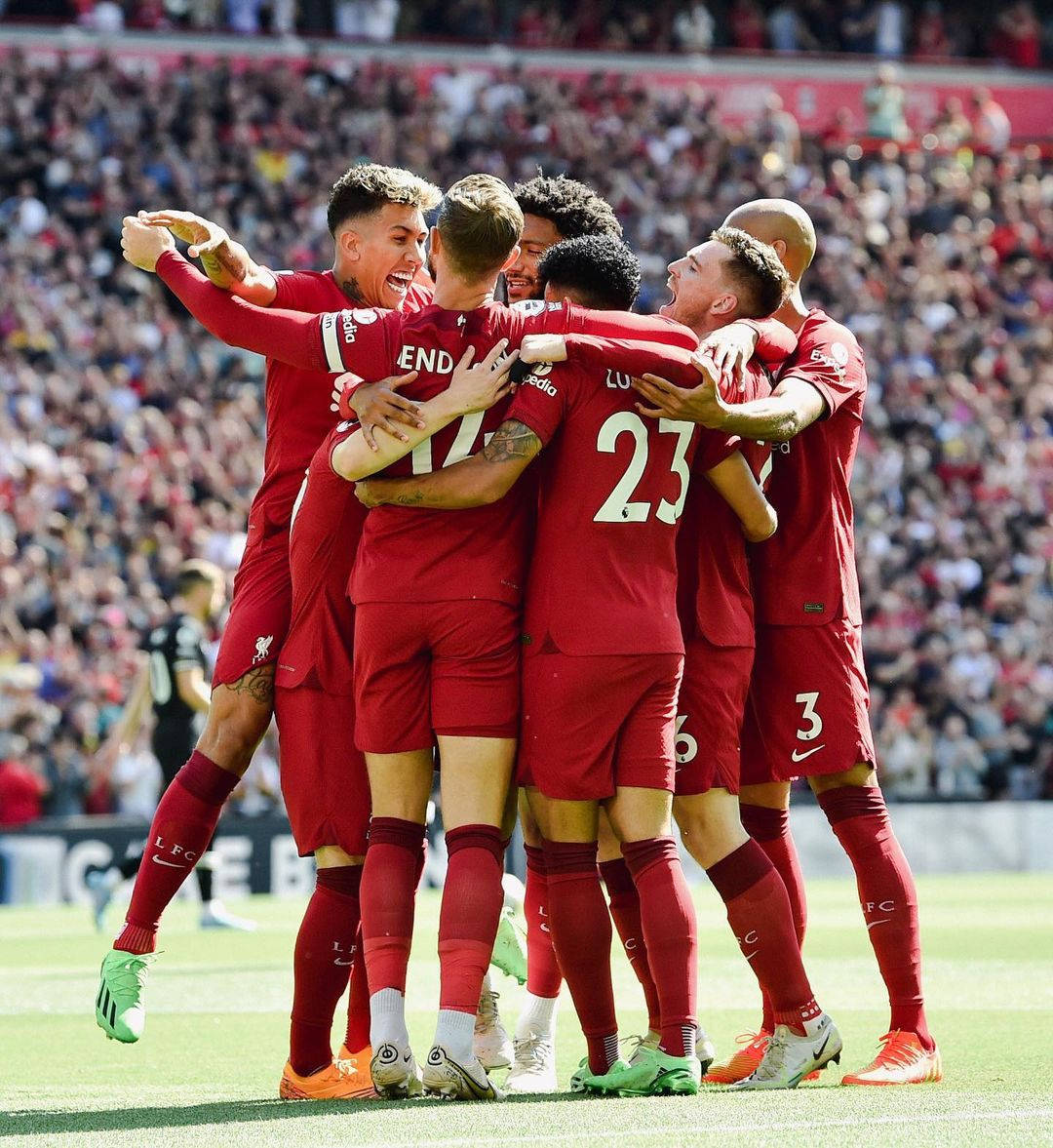 Joegomez Liverpool Fc Group Hug: Joe Gomez Liverpool Fc Gruppkramuggestion. Wallpaper