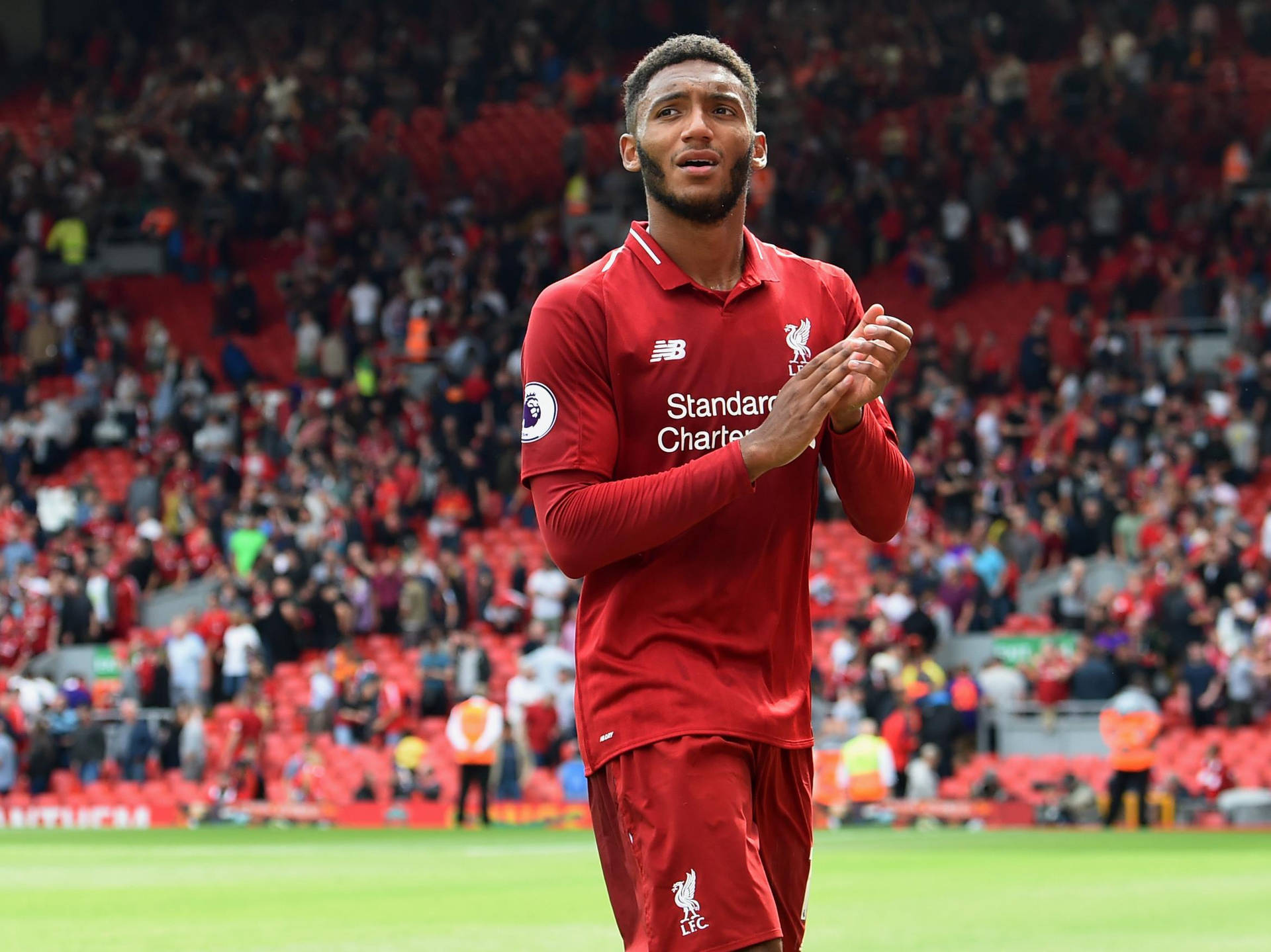 Joe Gomez Looking Up And Clapping Wallpaper