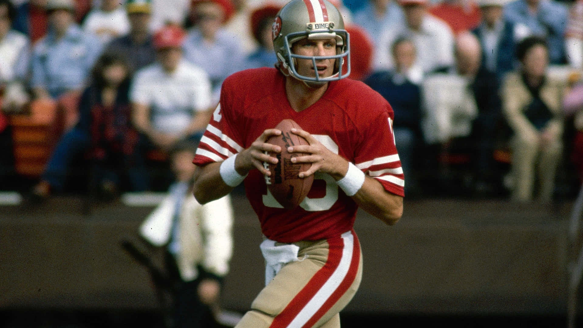 Joemontana, Hall Of Fame-quarterback Und Viermaliger Super Bowl Champion. Wallpaper