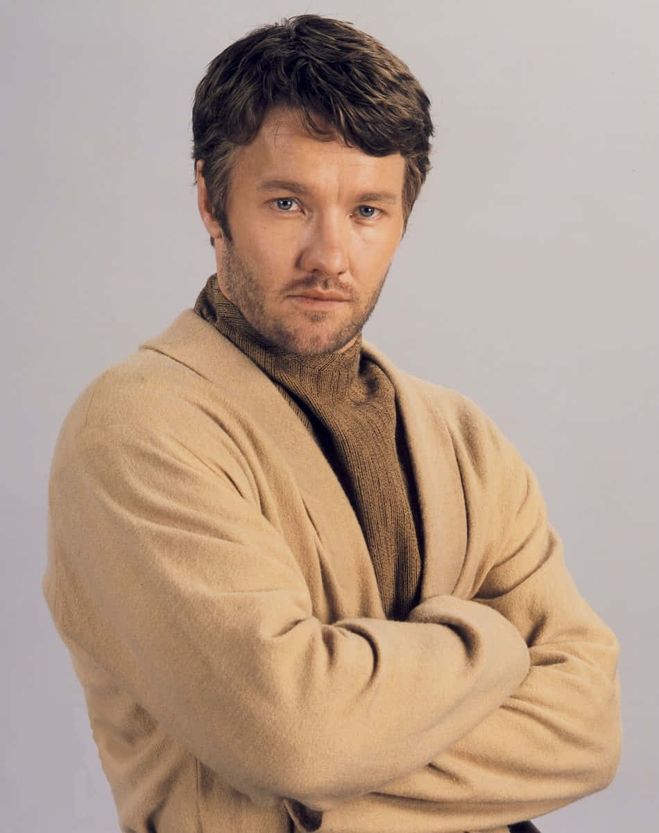 Joel Edgerton Beige Sweater Pose Wallpaper