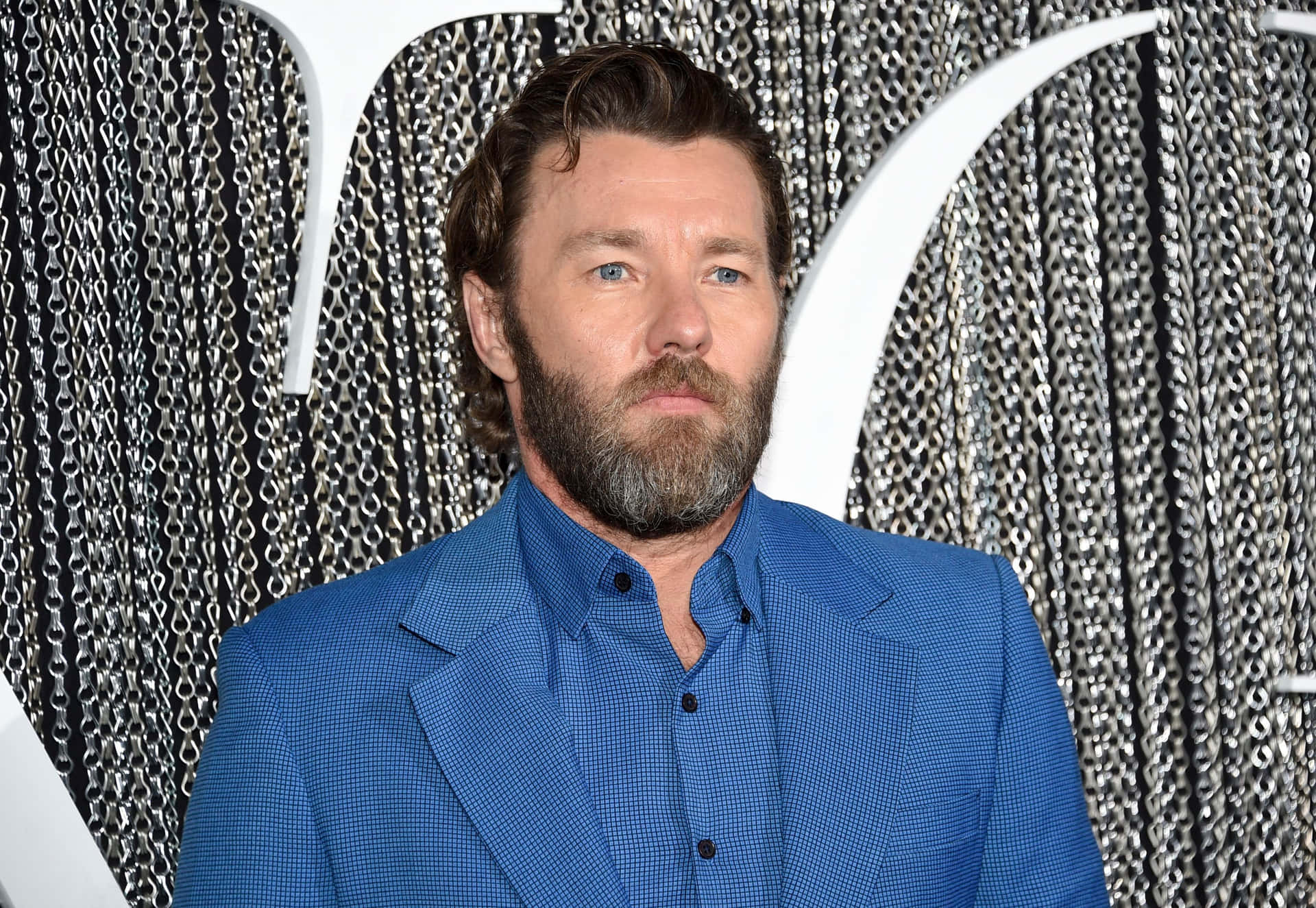 Joel Edgerton Blue Shirt Event Wallpaper