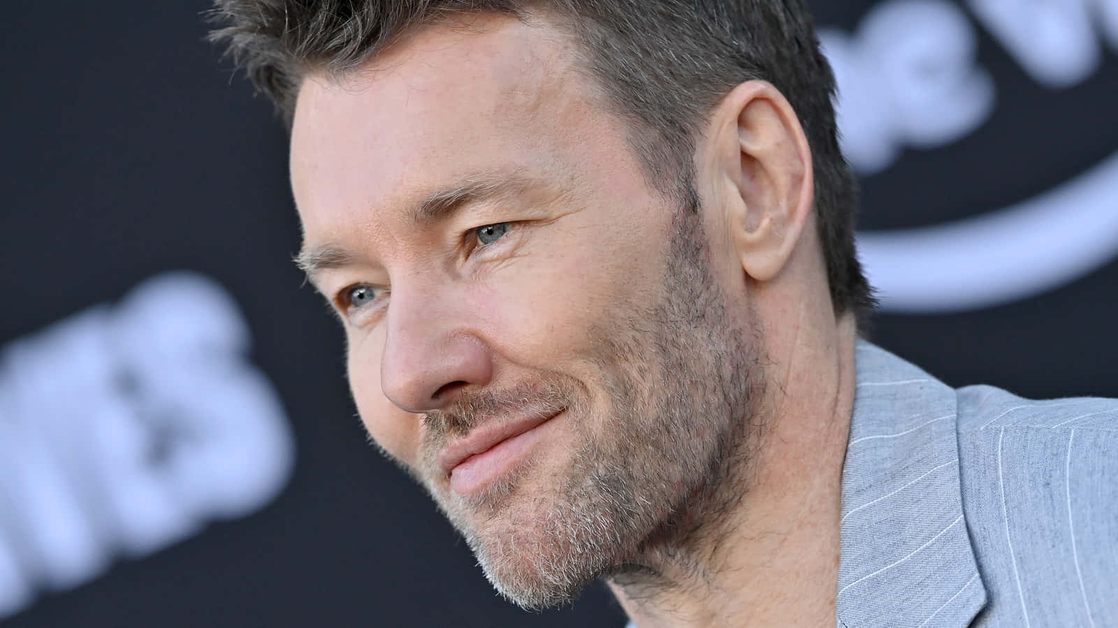 Joel Edgerton Smiling Profile Wallpaper