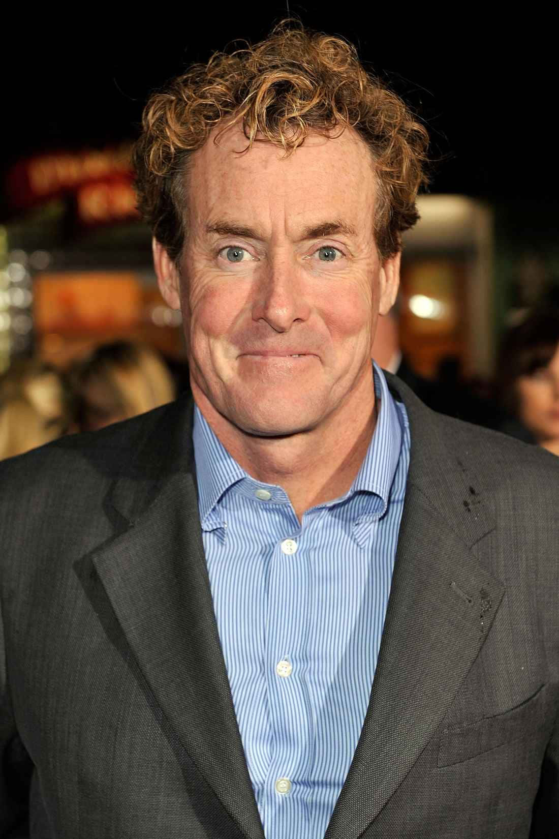 John C. Mcginley Poseert Voor Portret Achtergrond