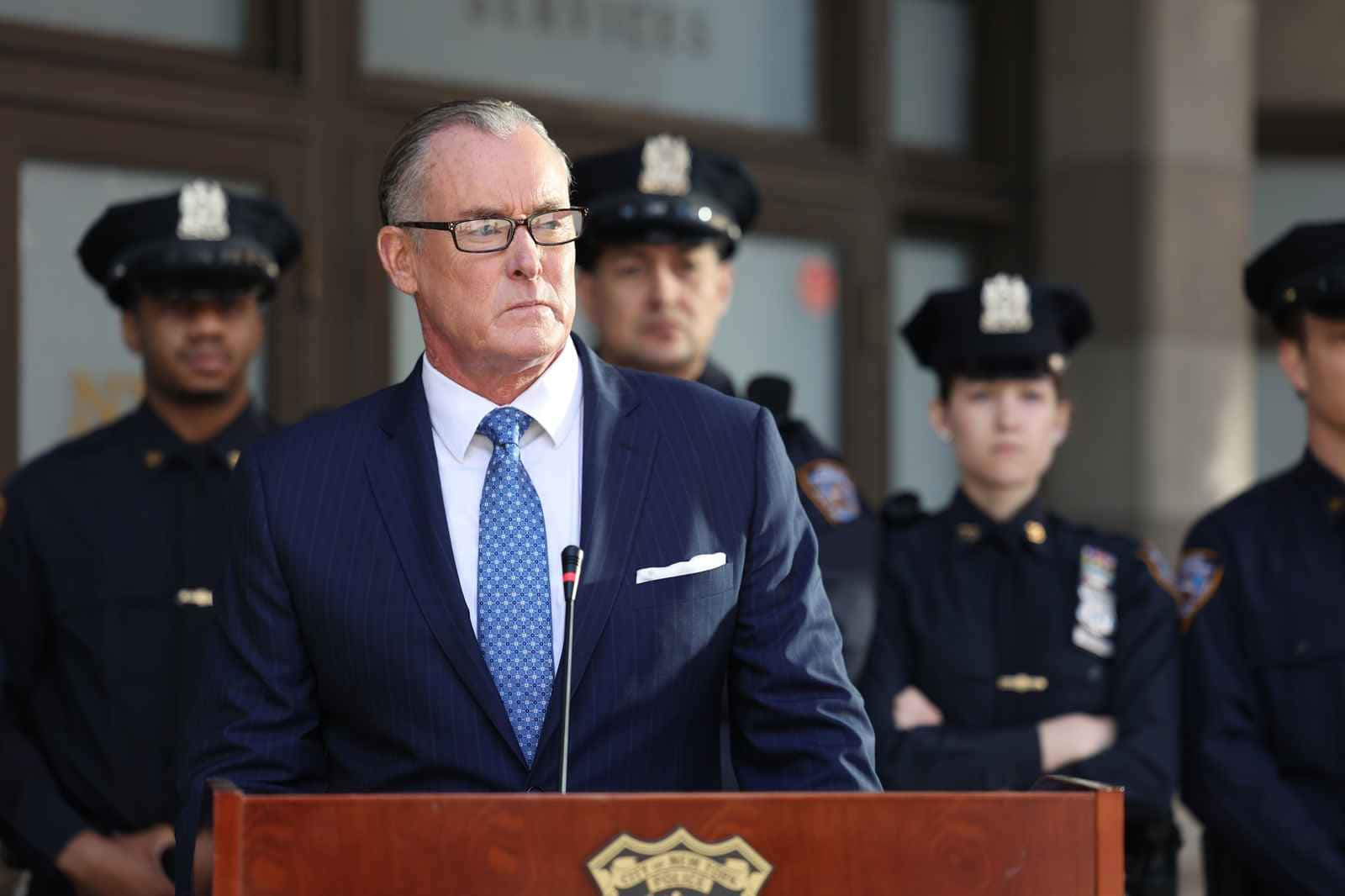 Versatile Acteur John C. Mcginley Poseert Voor Een Portret Achtergrond