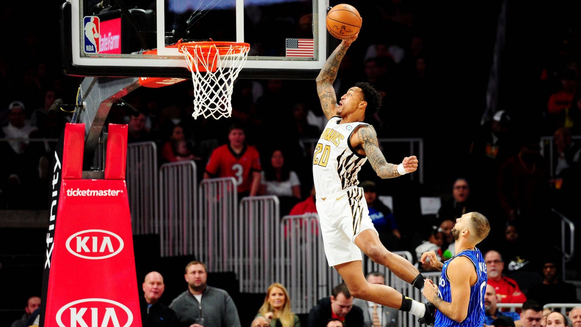 John Collins While Dunking The Ball Wallpaper