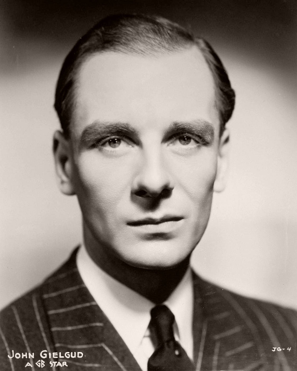 John Gielgud In L'agente Segreto 1936 Sfondo