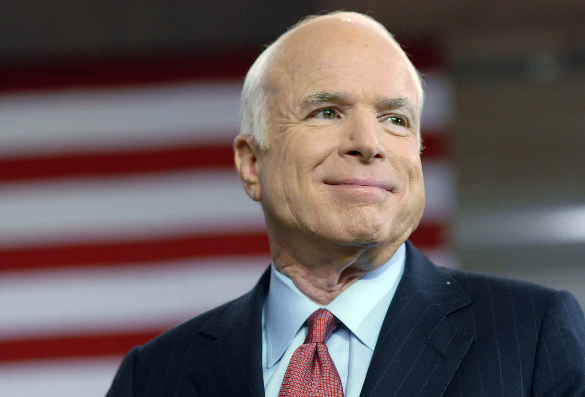 John Mccain Avec Fond De Drapeau Américain Fond d'écran