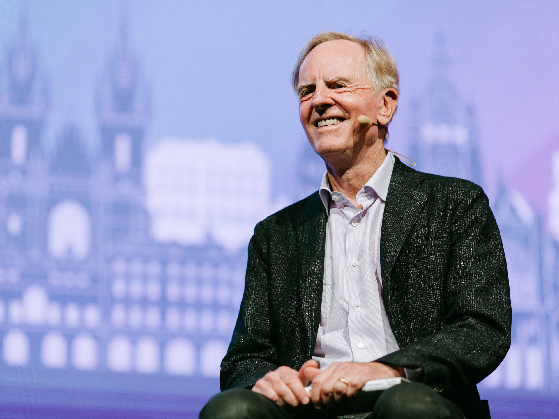 John Sculley In A Speaking Event Wallpaper