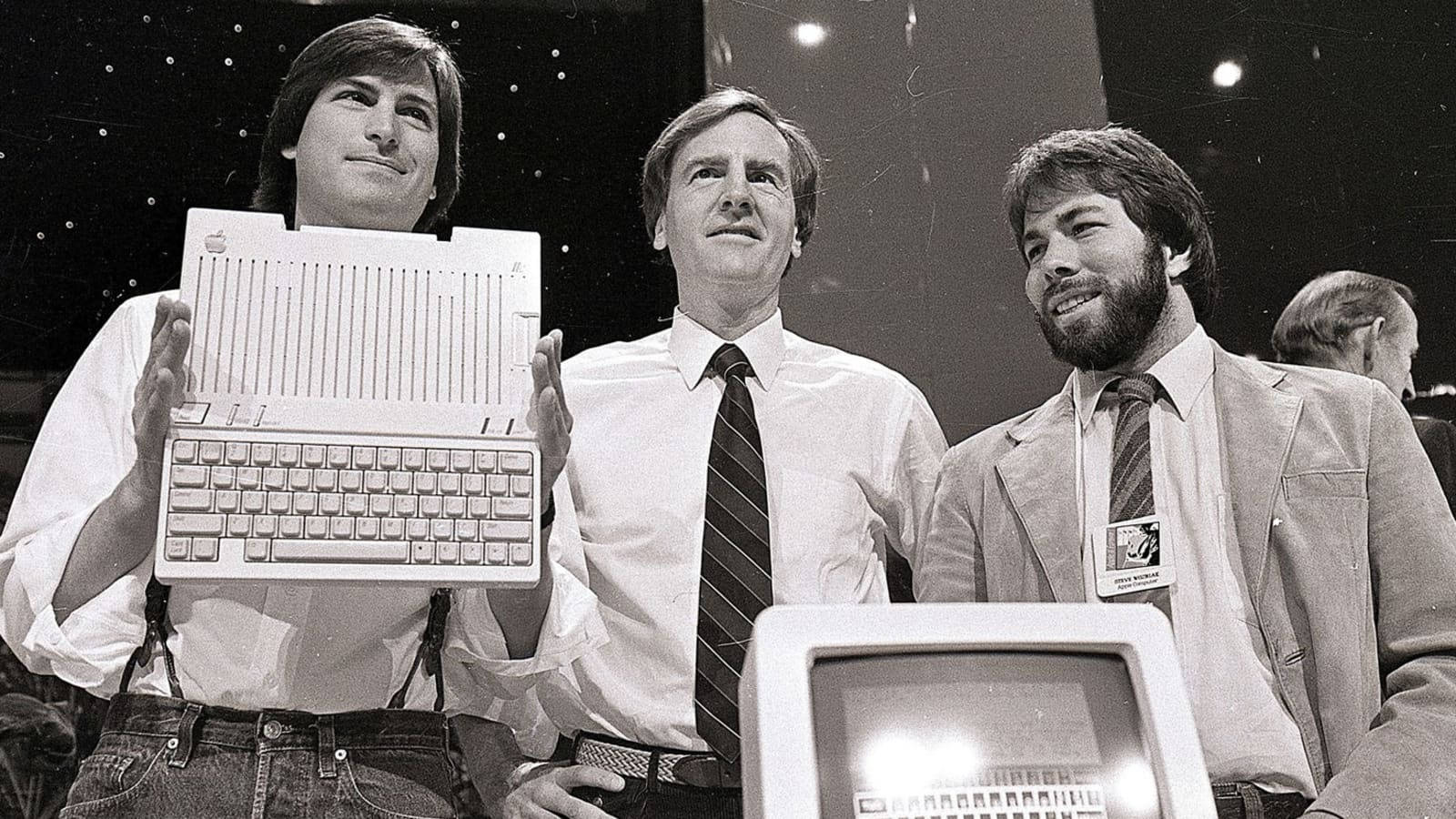 John Sculley With Steve Jobs And Steve Wozniak Wallpaper