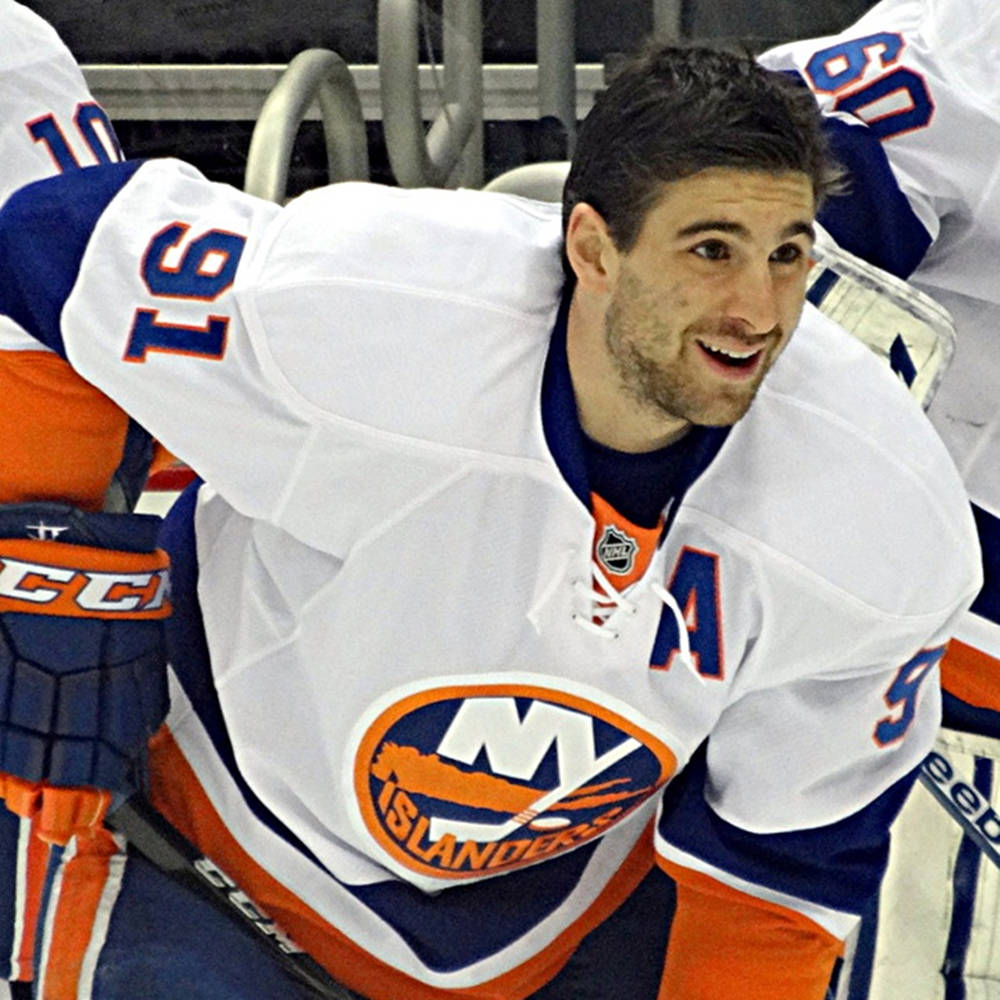 Johntavares New York Islanders Off The Bench Translates To John Tavares, New York Islanders Avbytarbänk On A Computer Or Mobile Wallpaper. Wallpaper