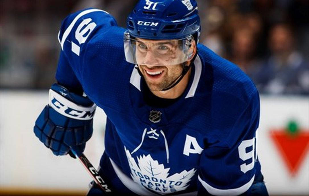 John Tavares Smiler Toronto Maple Leafs Tapet. Wallpaper
