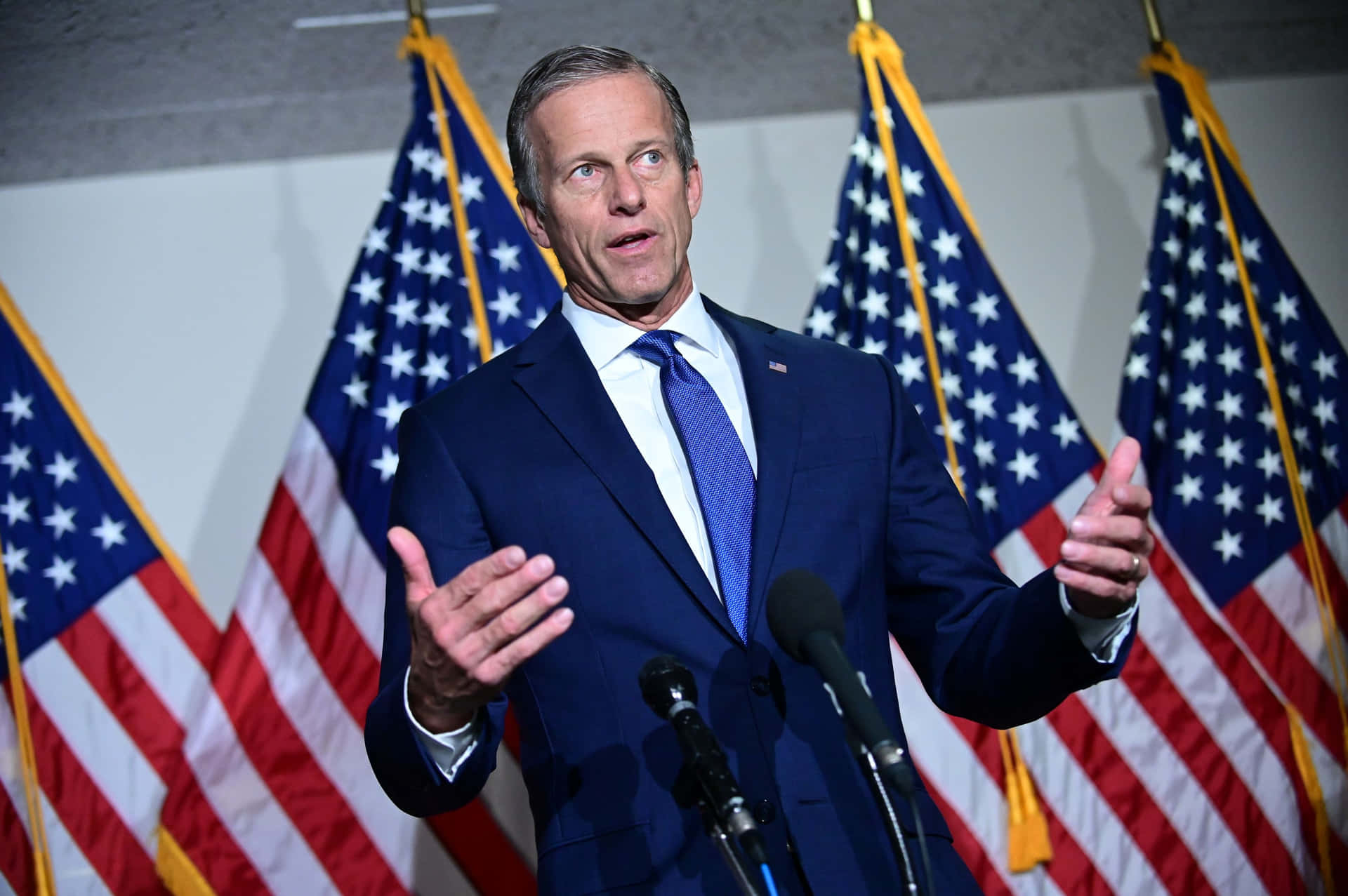 John Thune With Four Us Flags Wallpaper