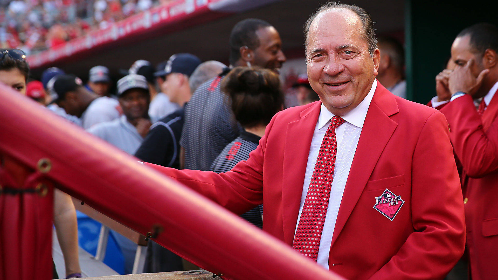 Johnny Bench In Red Suit Wallpaper
