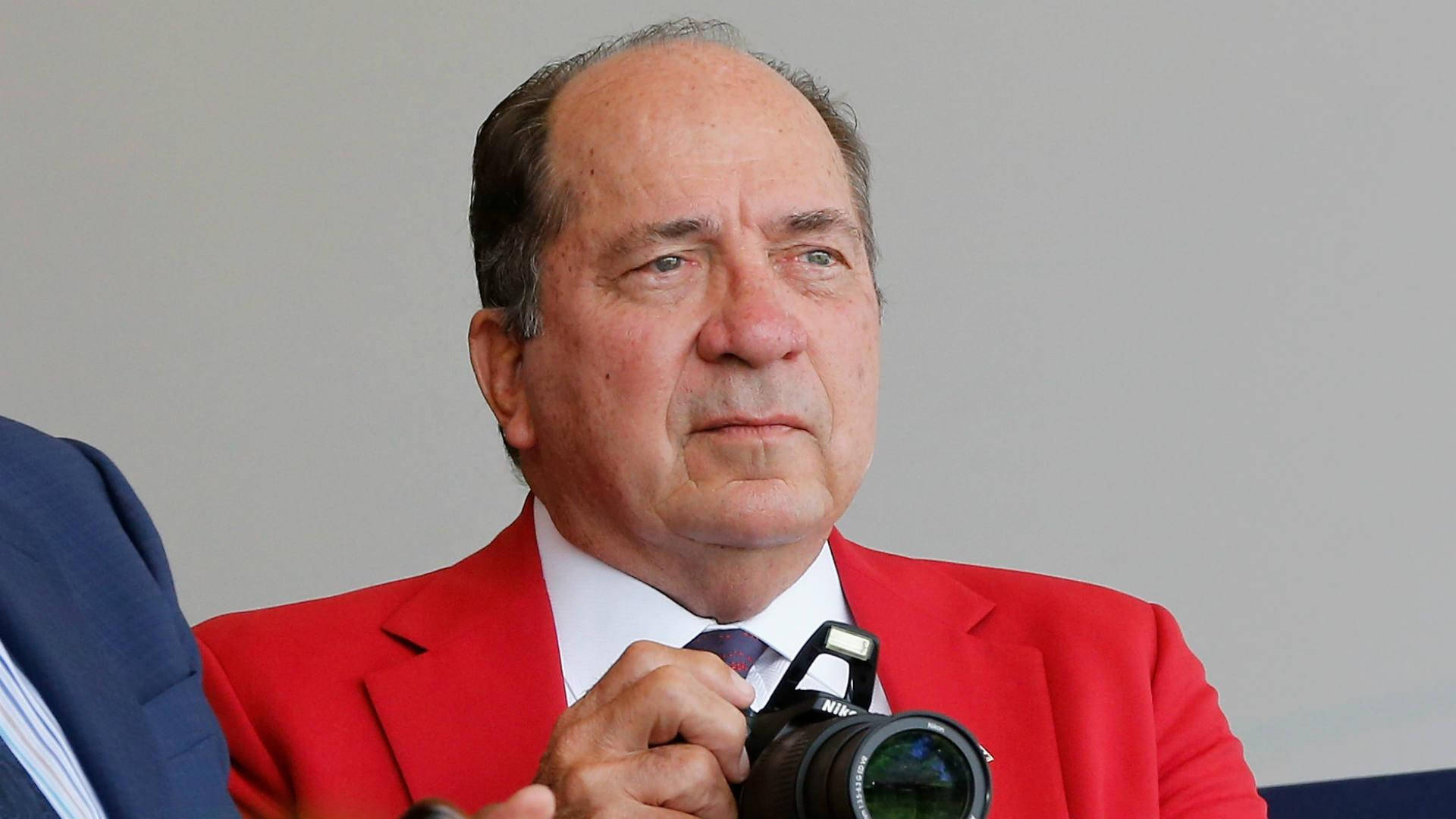 Johnny Bench With Camera Wallpaper
