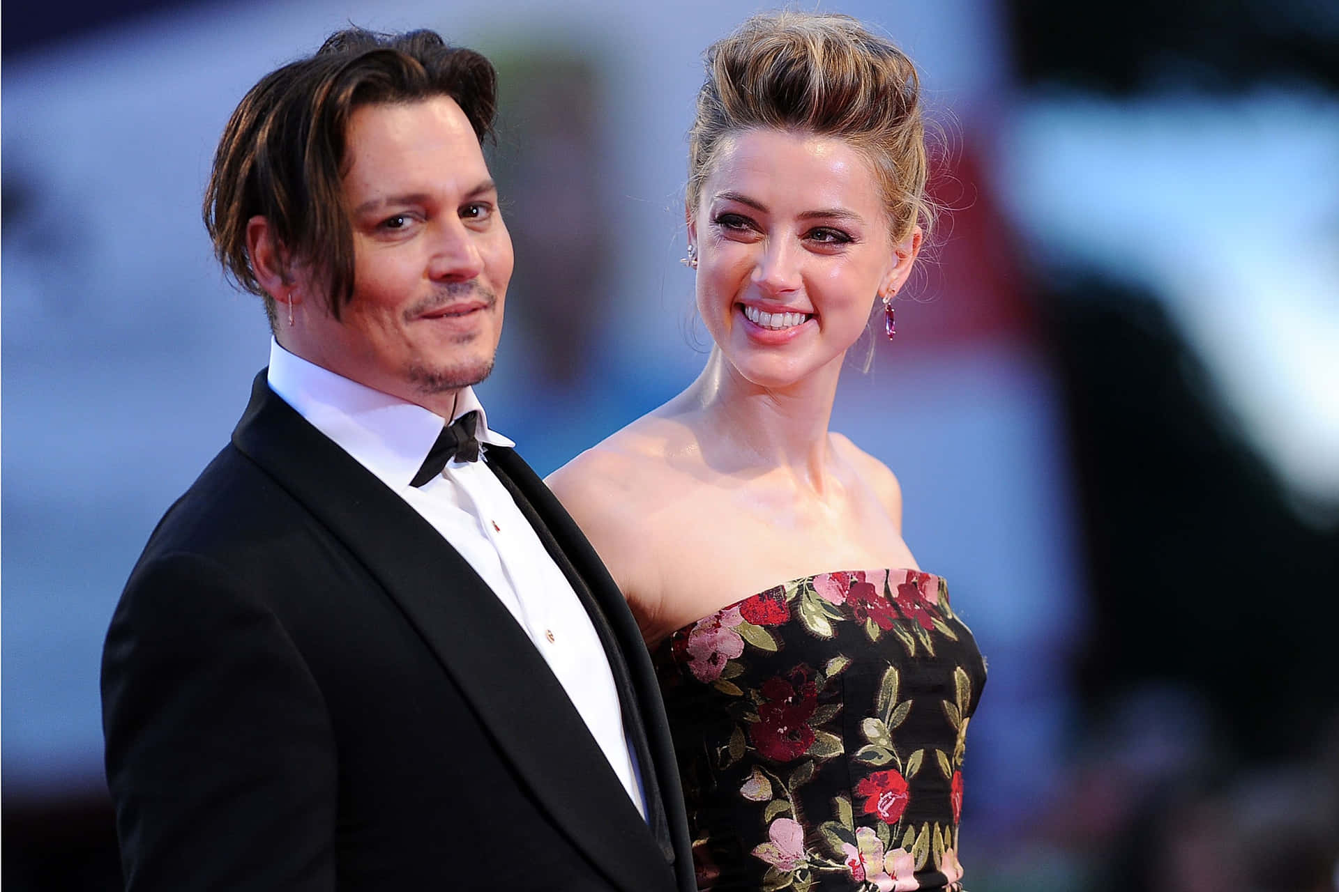 Johnny Depp and Amber Heard share a romantic moment