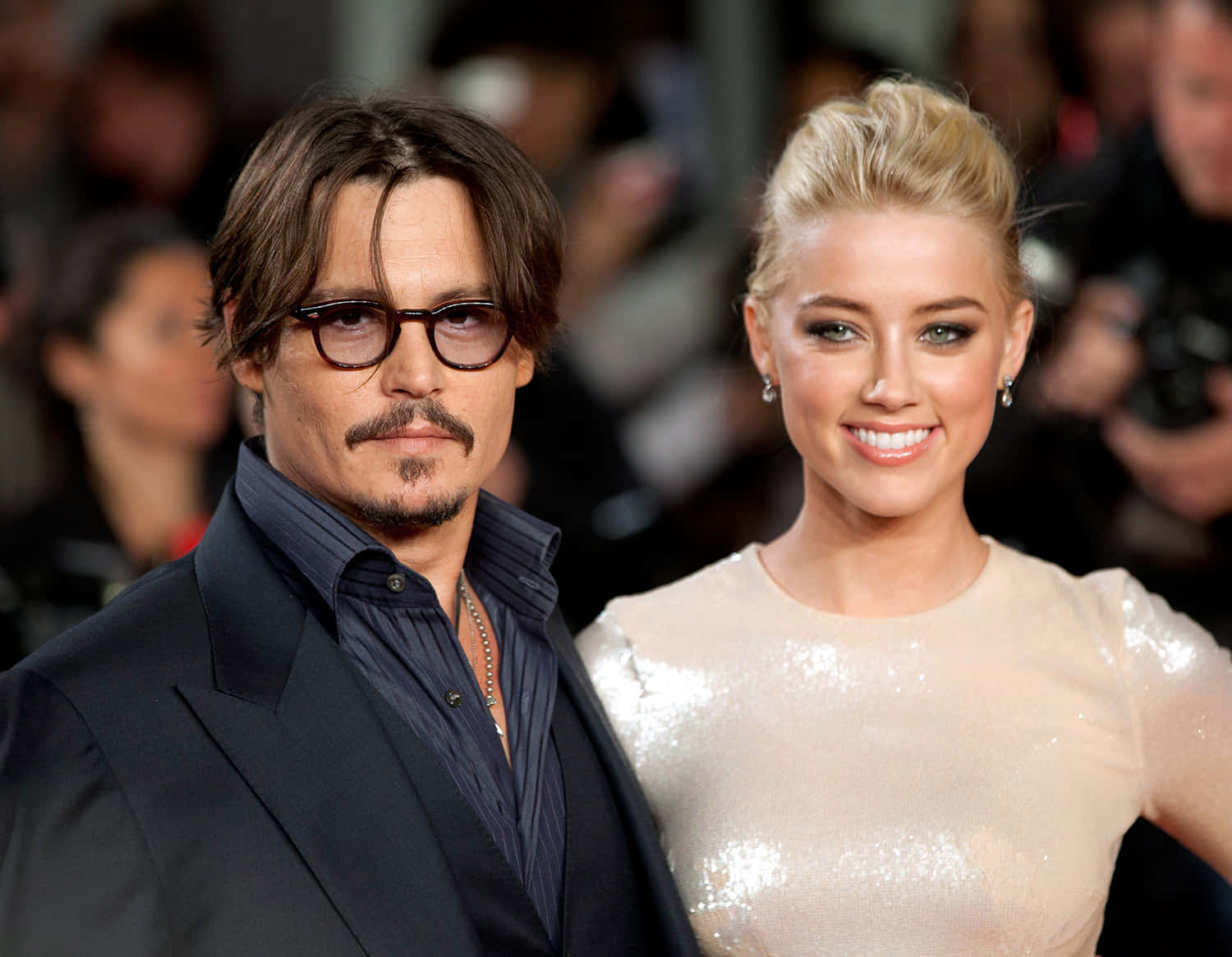 Johnny Depp and Amber Heard Pose for a Picture