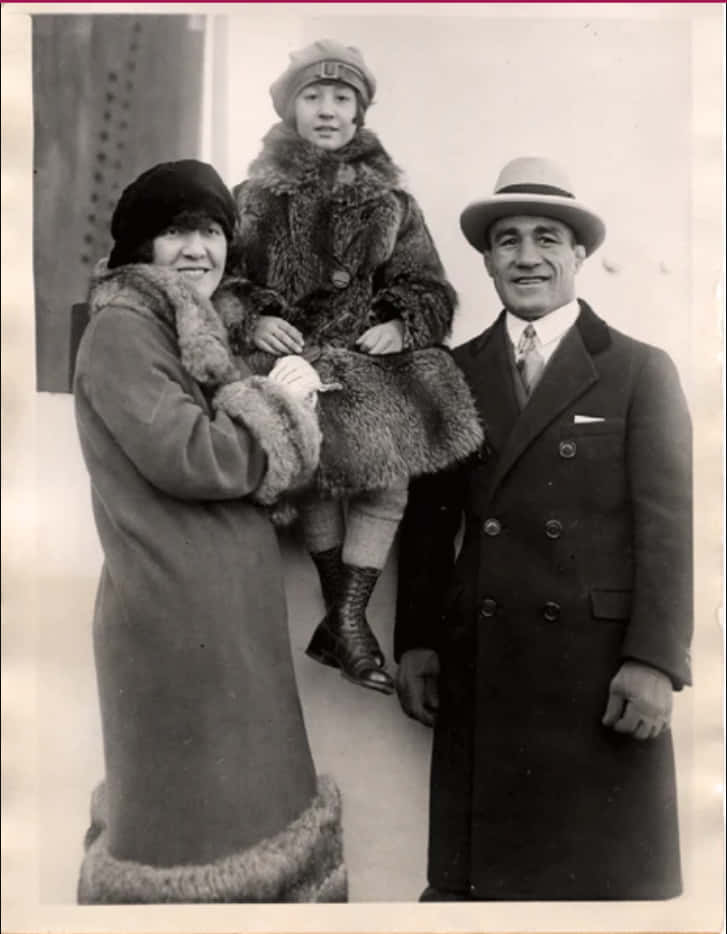 Johnny Dundee's Family Photo In 1924 Wallpaper
