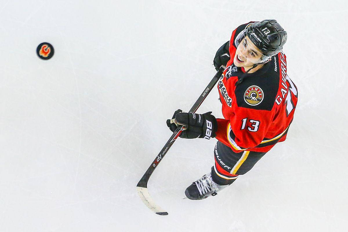 Johnnygaudreau, Giocatore Di Hockey Su Ghiaccio Dei Calgary Flames Sfondo