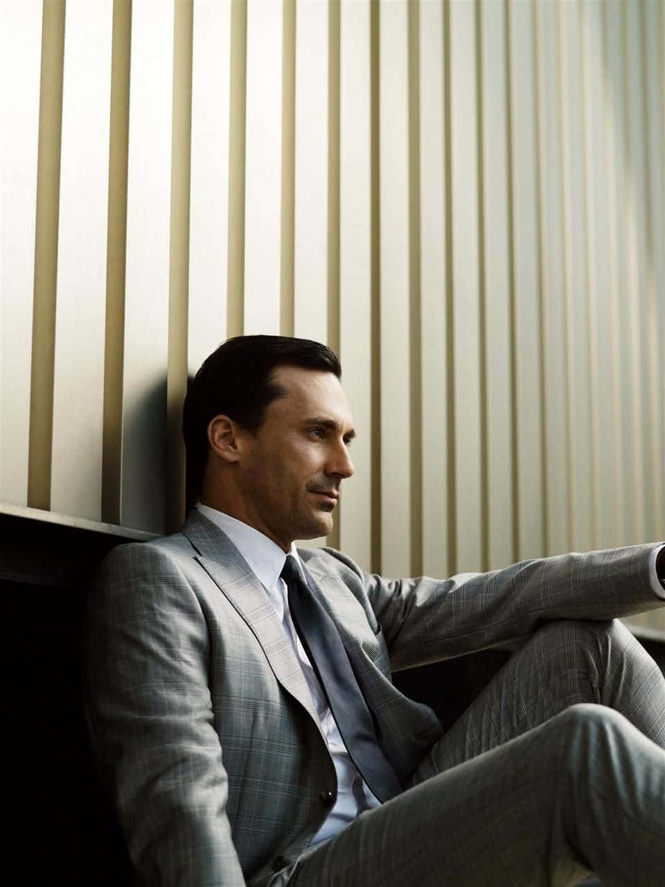 Actorjon Hamm Is Known For His Incredible Performances In Various Movies And Series. His Charismatic Presence On Screen Has Captivated Audiences Around The World. With His Handsome Looks And Undeniable Talent, Jon Hamm Is A Beloved Figure In The Entertainment Industry. Fondo de pantalla