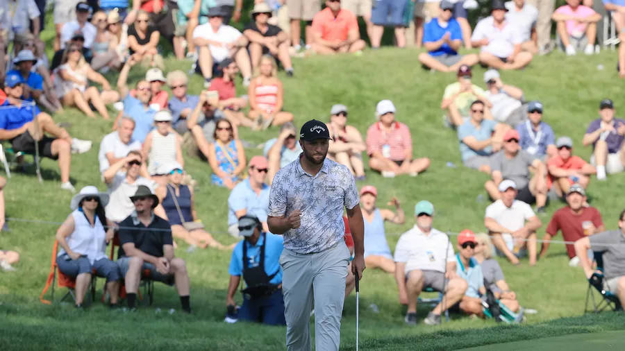 Jon Rahm With The Audience Wallpaper