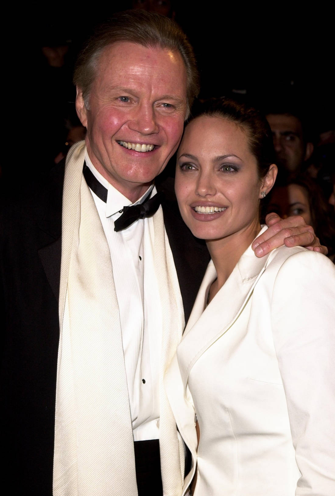John Voight og Angelina Jolie dækker dit behov for drama med deres charme og smil. Wallpaper