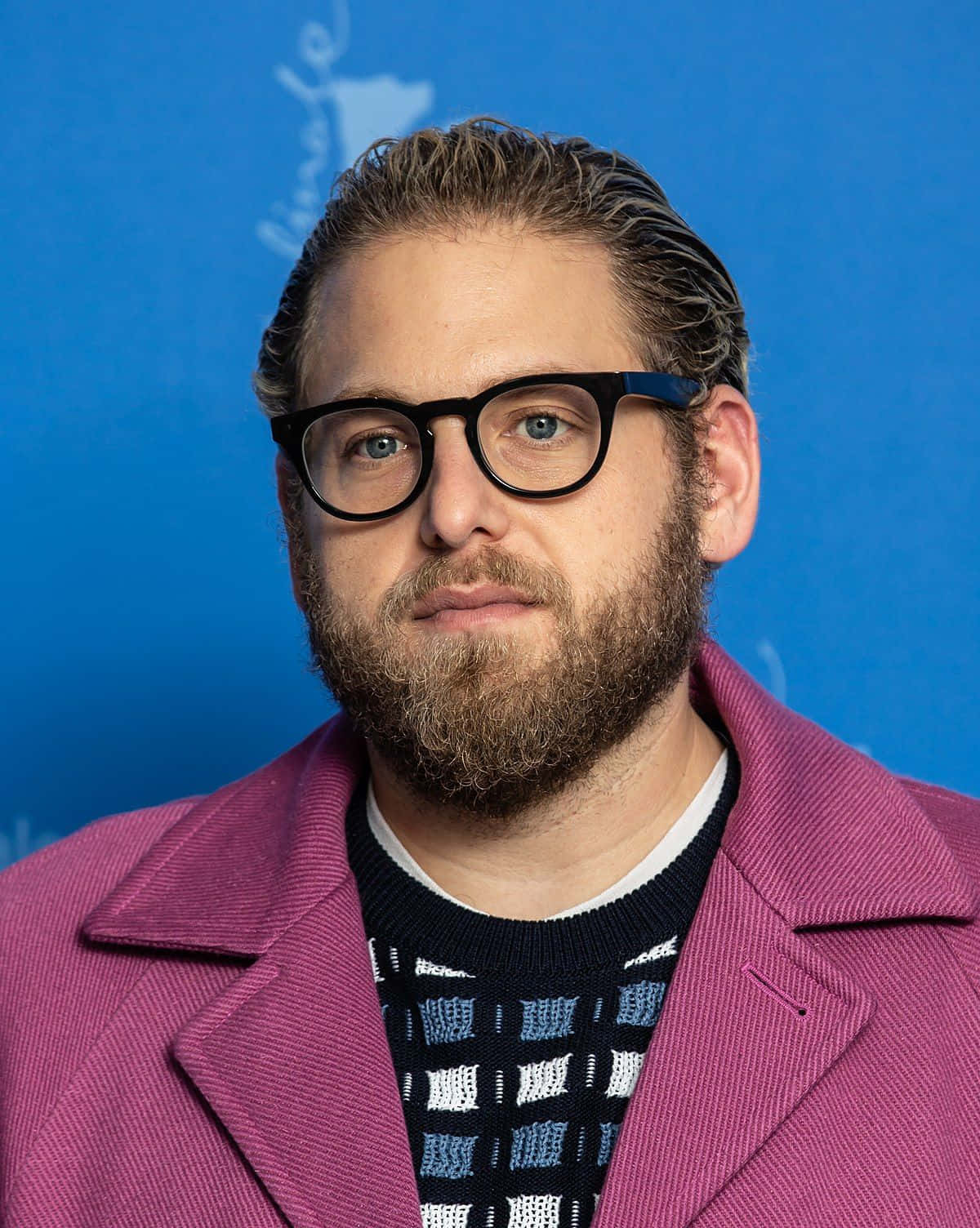 Jonah Hill impresses with a smart look. Wallpaper