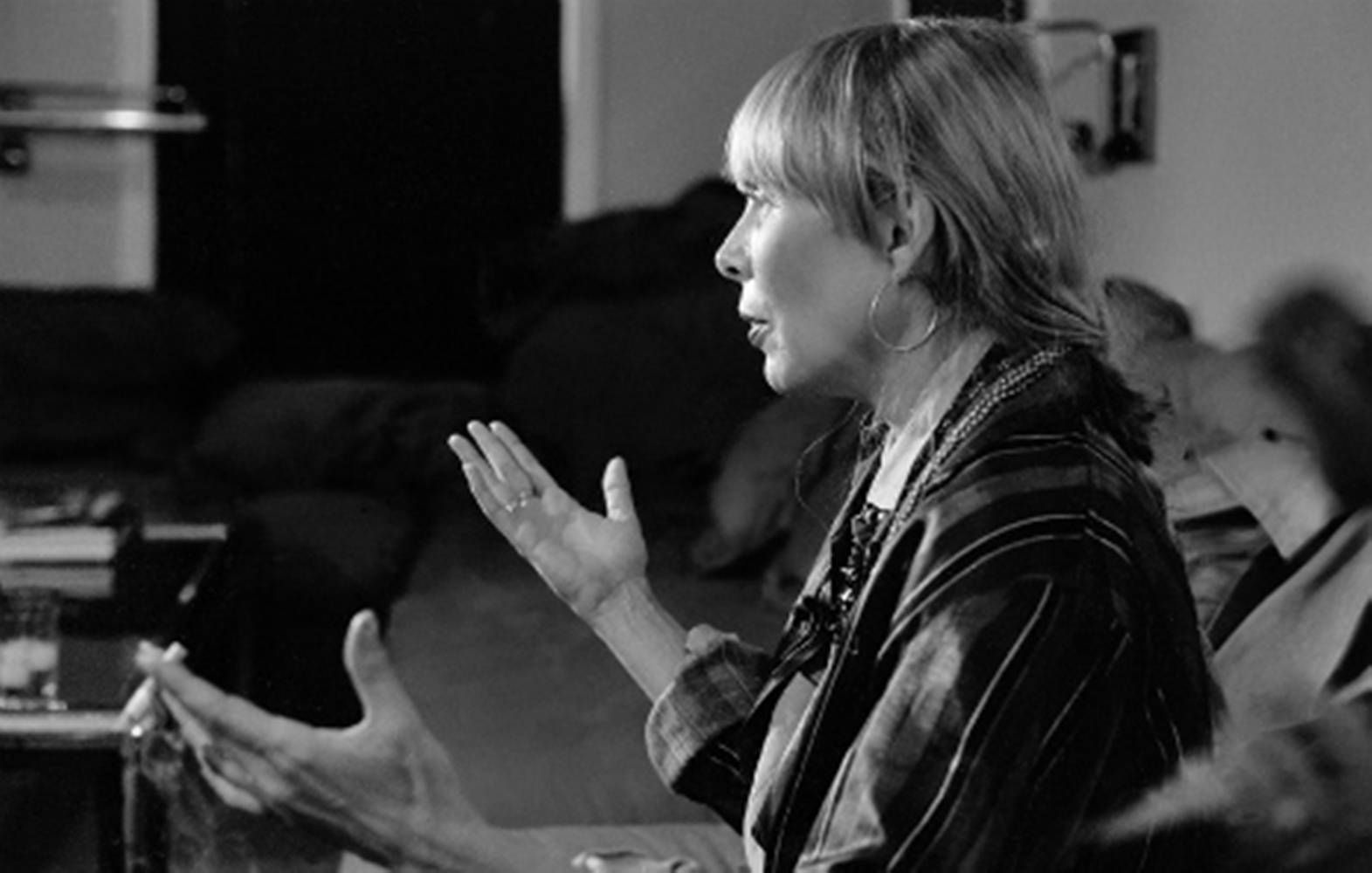 Joni Mitchell opgenomen tijdens een televisie-interview in 1989 Wallpaper