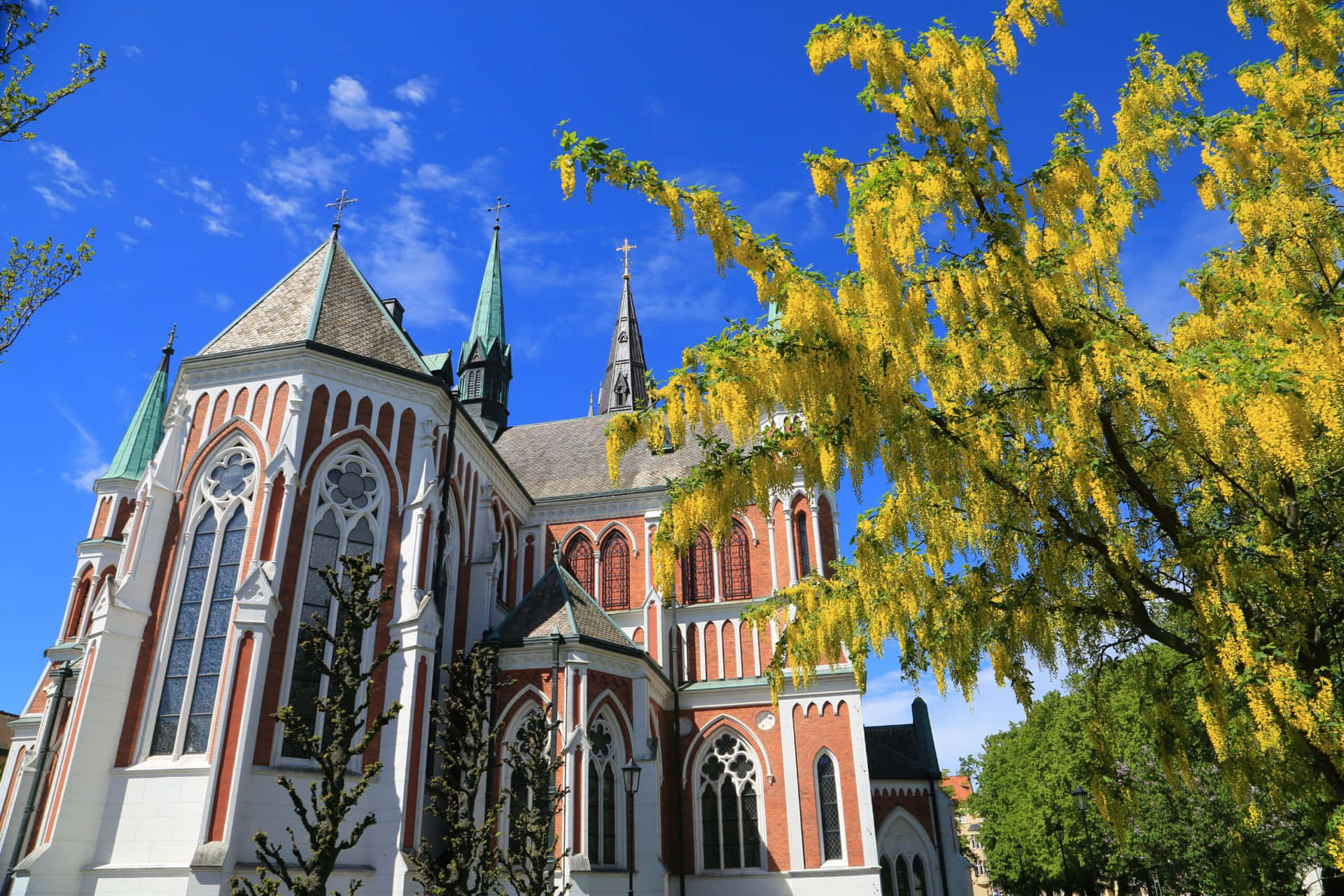 Église De Jönköping En Automne Fond d'écran