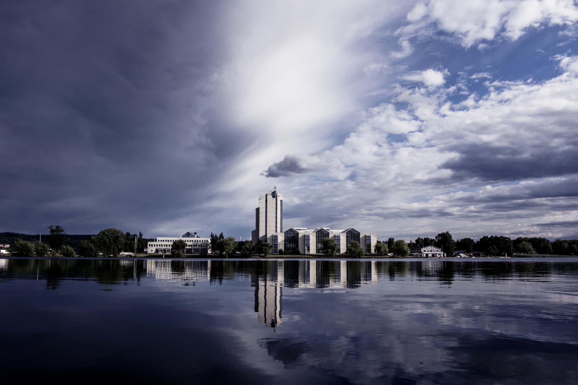 Jonkopingin Järvenrannan Teollinen Siluetti Taustakuva