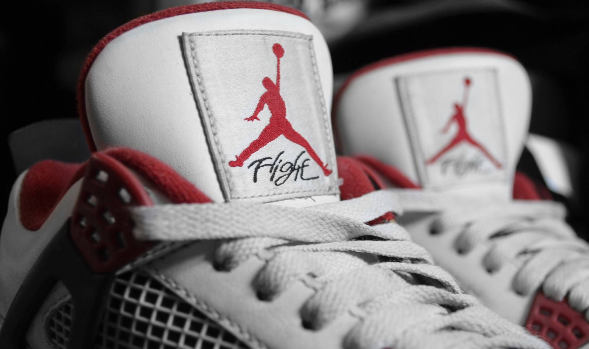 Nyd stil og komfort af det ikoniske Jordan sko. Wallpaper