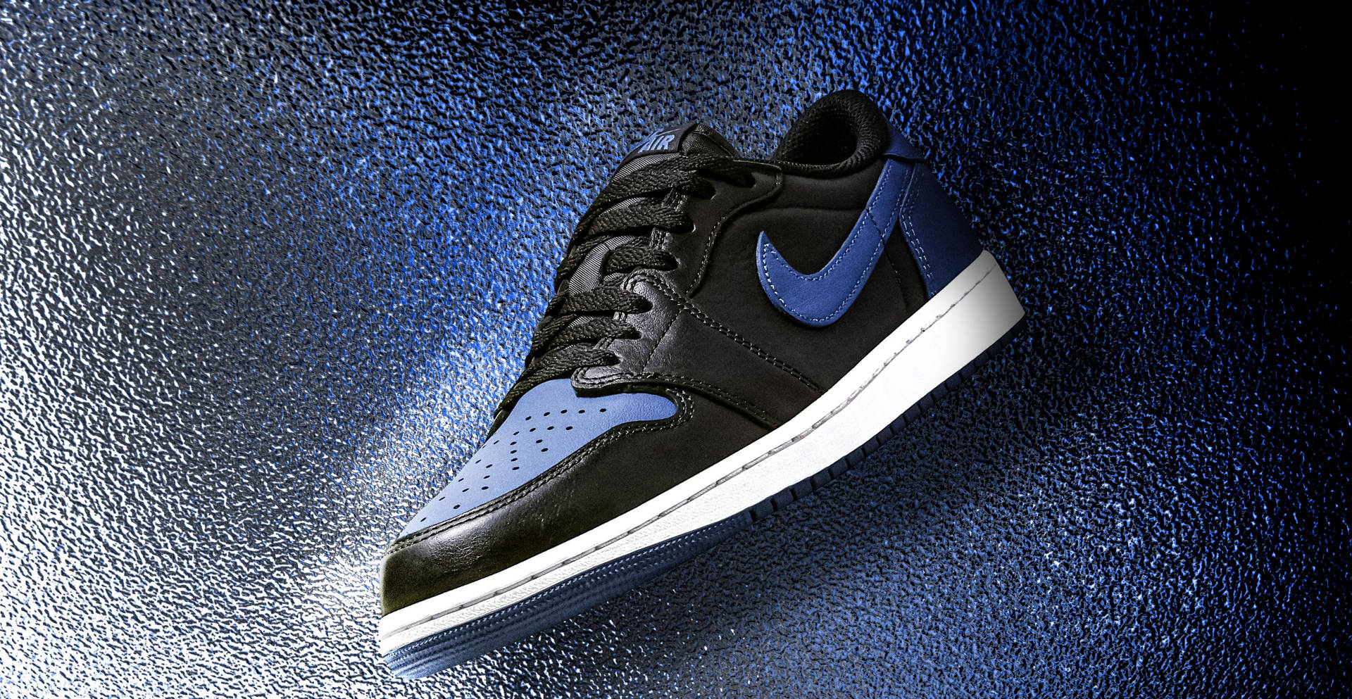 Unazapatilla Nike Negra Y Azul Fondo de pantalla