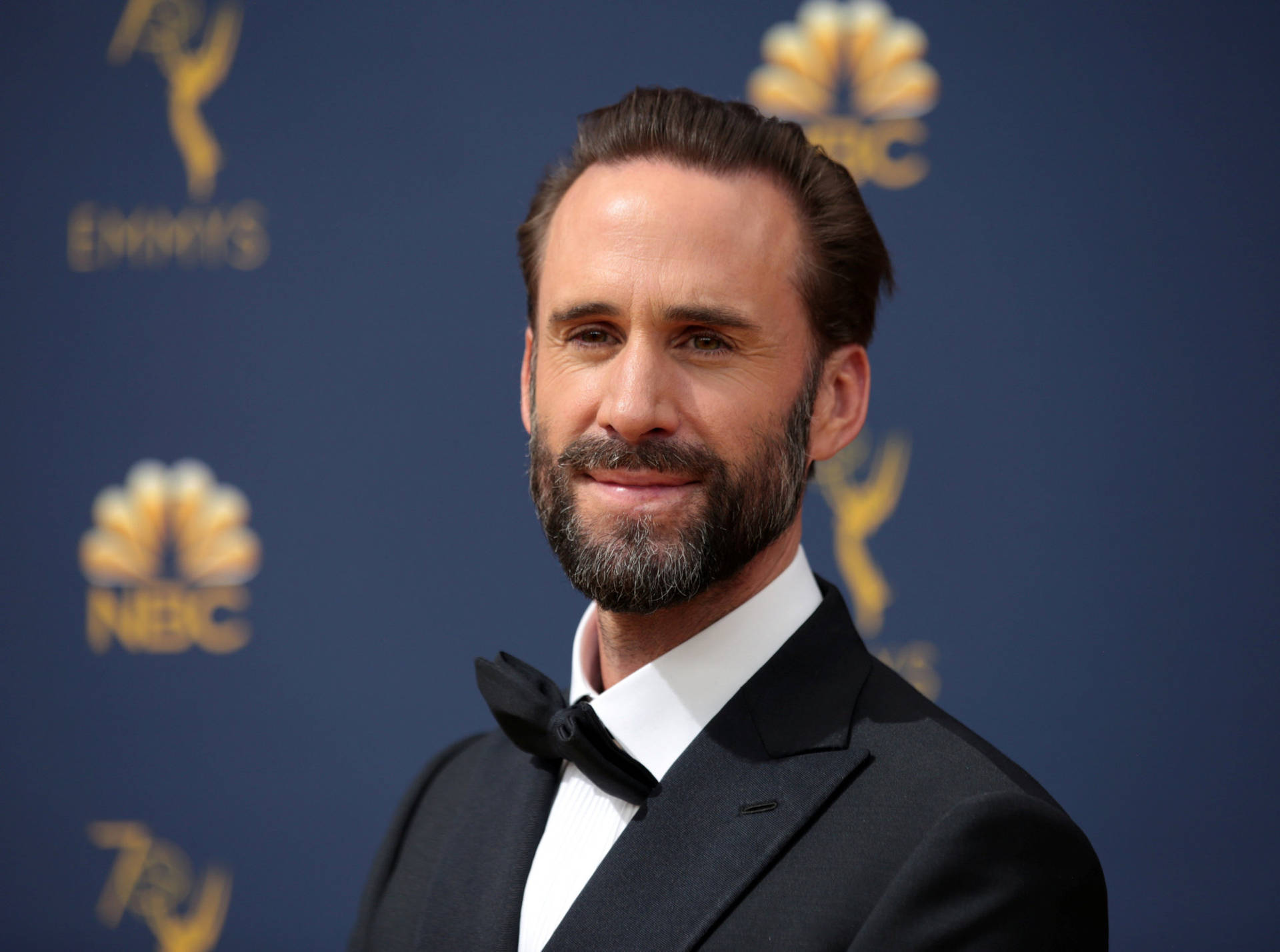 Joseph Fiennes At The Emmy's Wallpaper