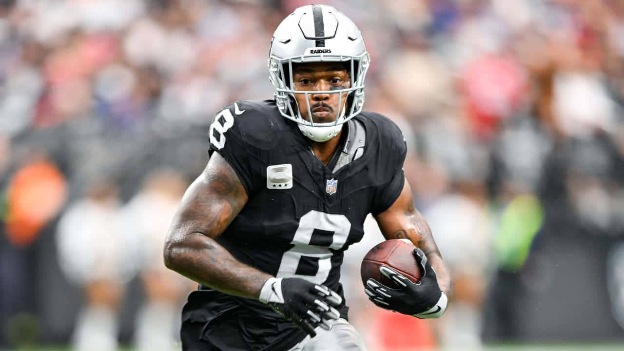 Josh Jacobs Raiders Running Back Action Wallpaper