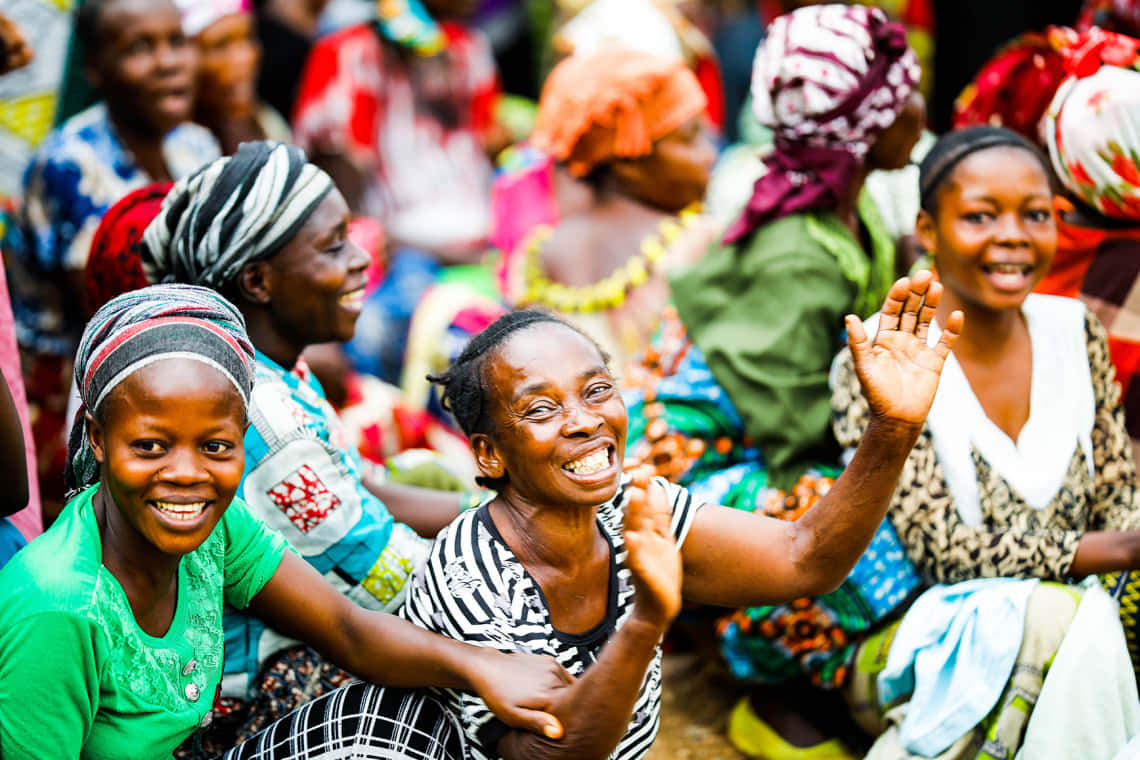 Vrolijke Congolese Vrouwen Groeten Achtergrond