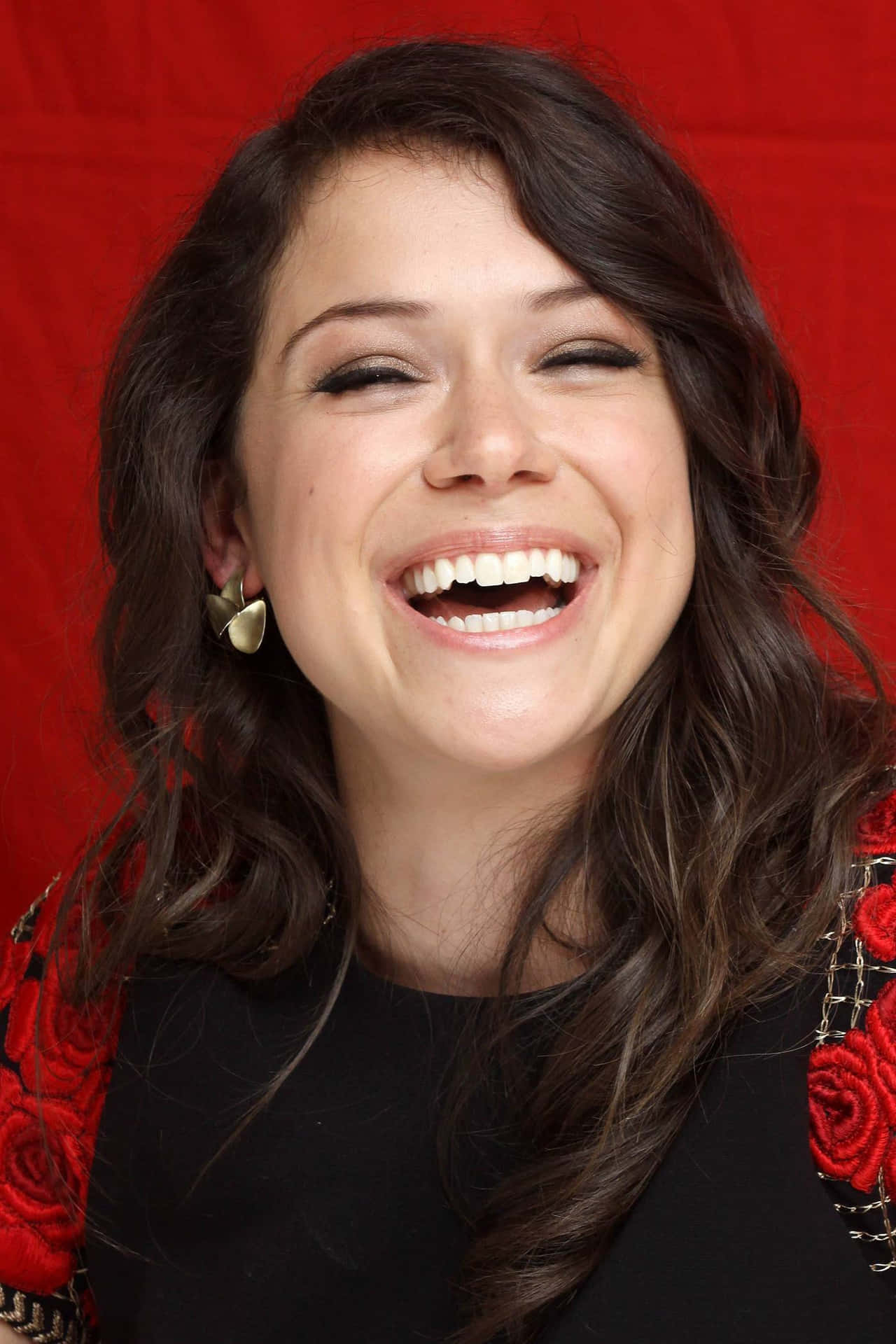 Joyful Laughter Red Backdrop Wallpaper