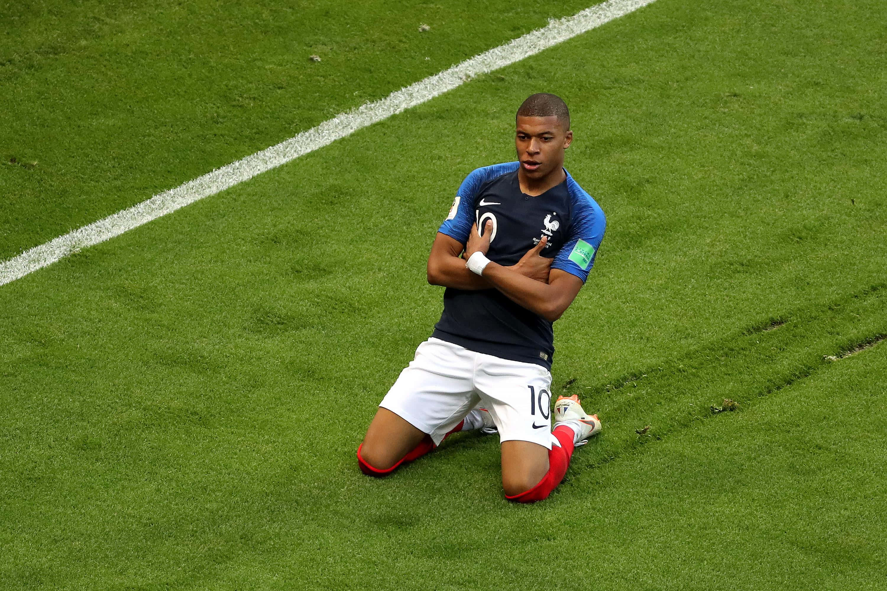 Joueur De Football Jubilant Célébrant Un But Fond d'écran