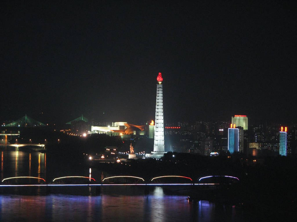Juchetower Pyongyang - Juche-tornet I Pyongyang. Wallpaper