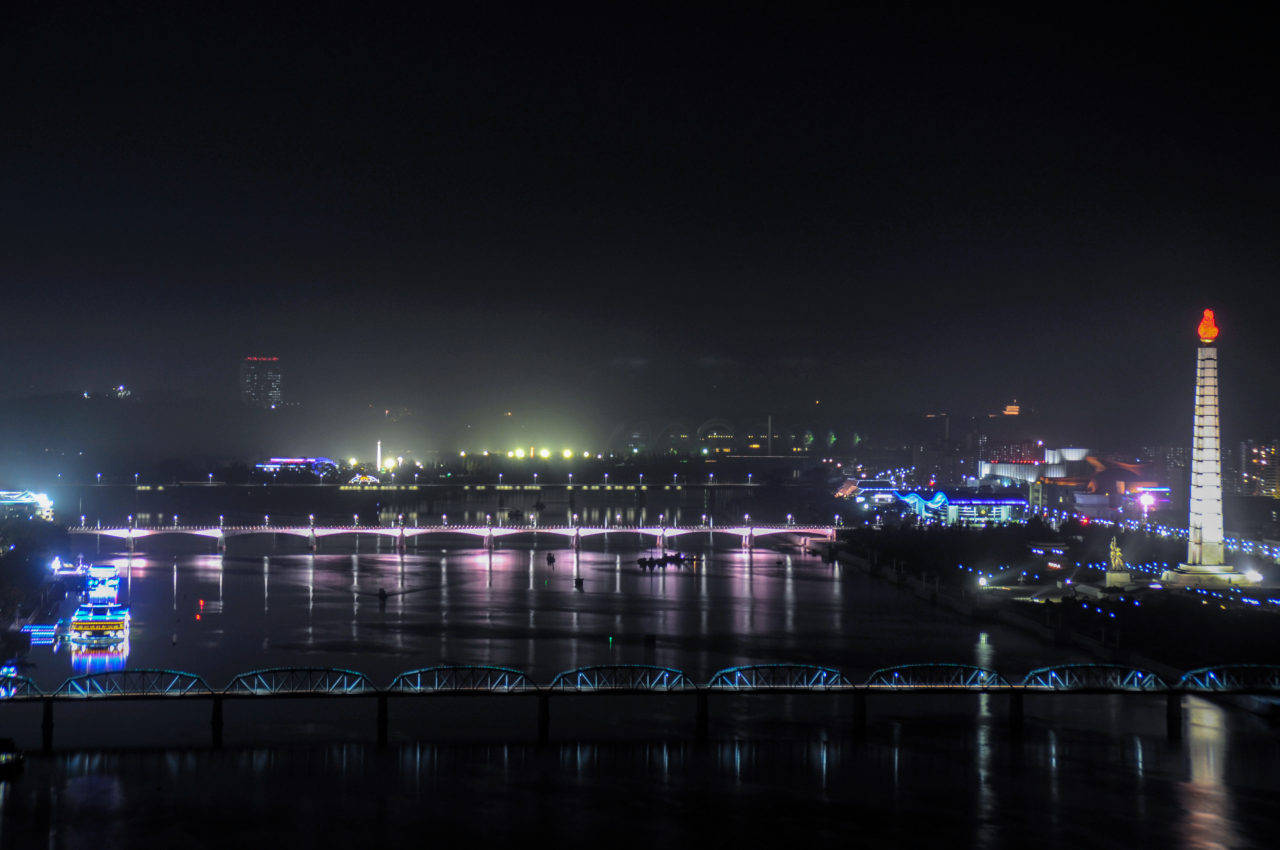 Torrejuche Em Pyongyang Com Vista Para A Cidade. Papel de Parede