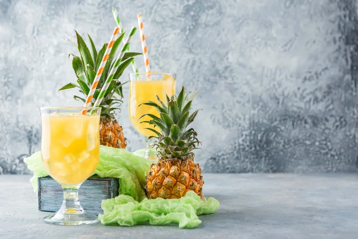 Juice With Fresh Whole Pineapples Wallpaper