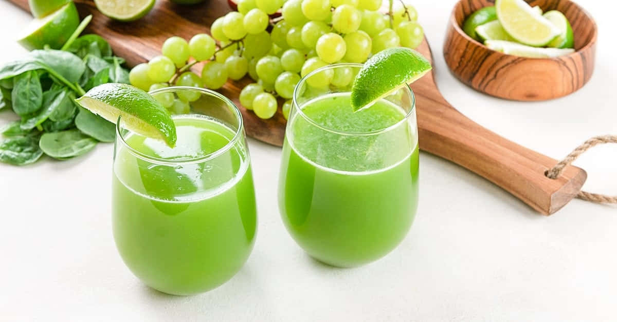 Juice With Lime And Green Grapes Wallpaper