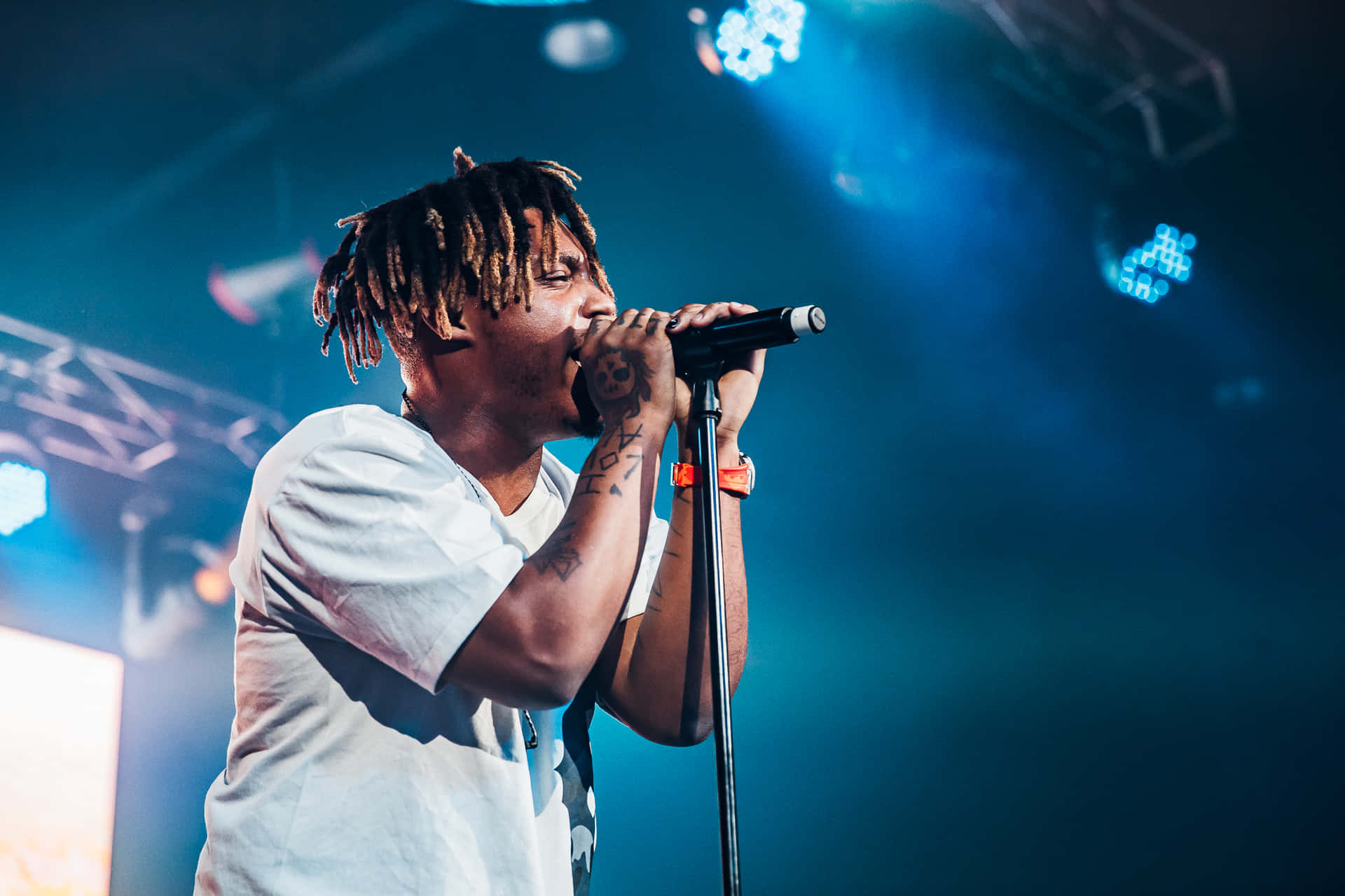 Experience the Pulsing Energy of a Live Juice WRLD Concert Wallpaper