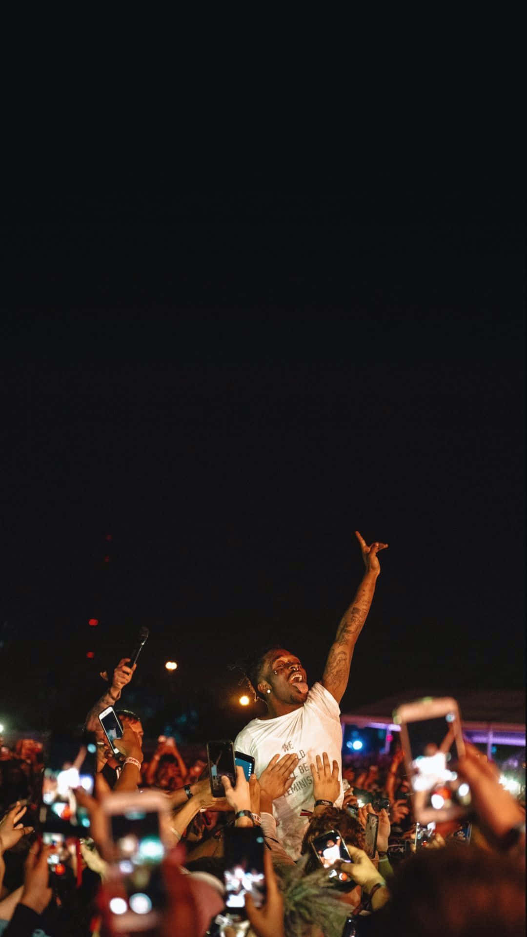 Juice Wrld Entertaining an Excited Crowd Wallpaper