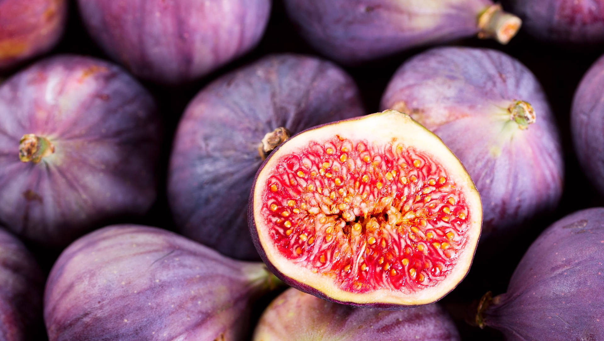 Juicy Figs Food Photography Wallpaper