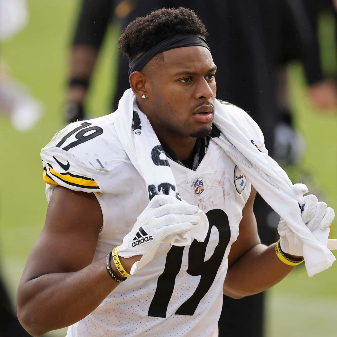 Pittsburgh Steelers Wide Receiver Juju Smith Schuster Wallpaper