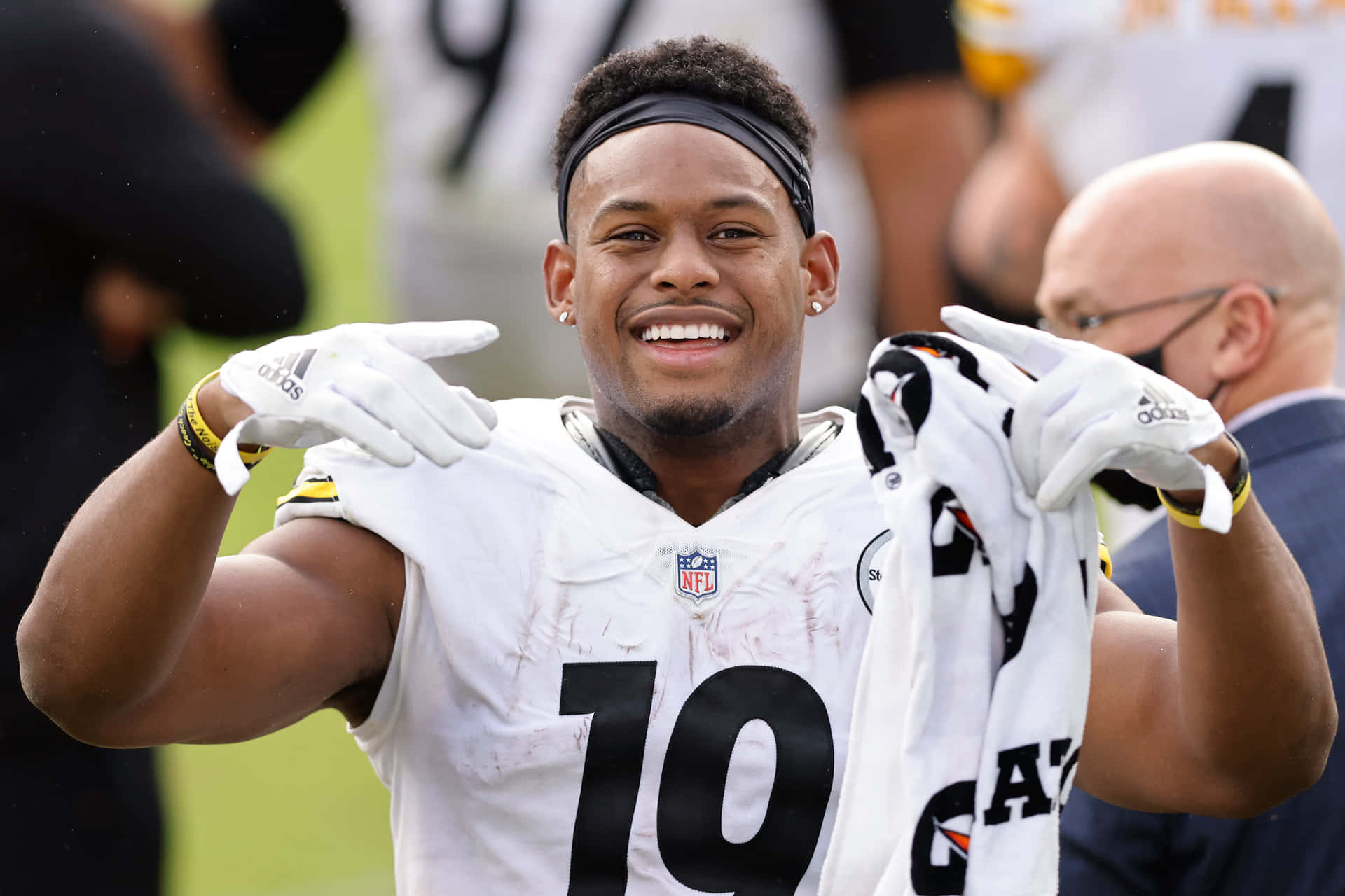 "Juju Smith Schuster proud Panthers fan after Steelers victory" Wallpaper