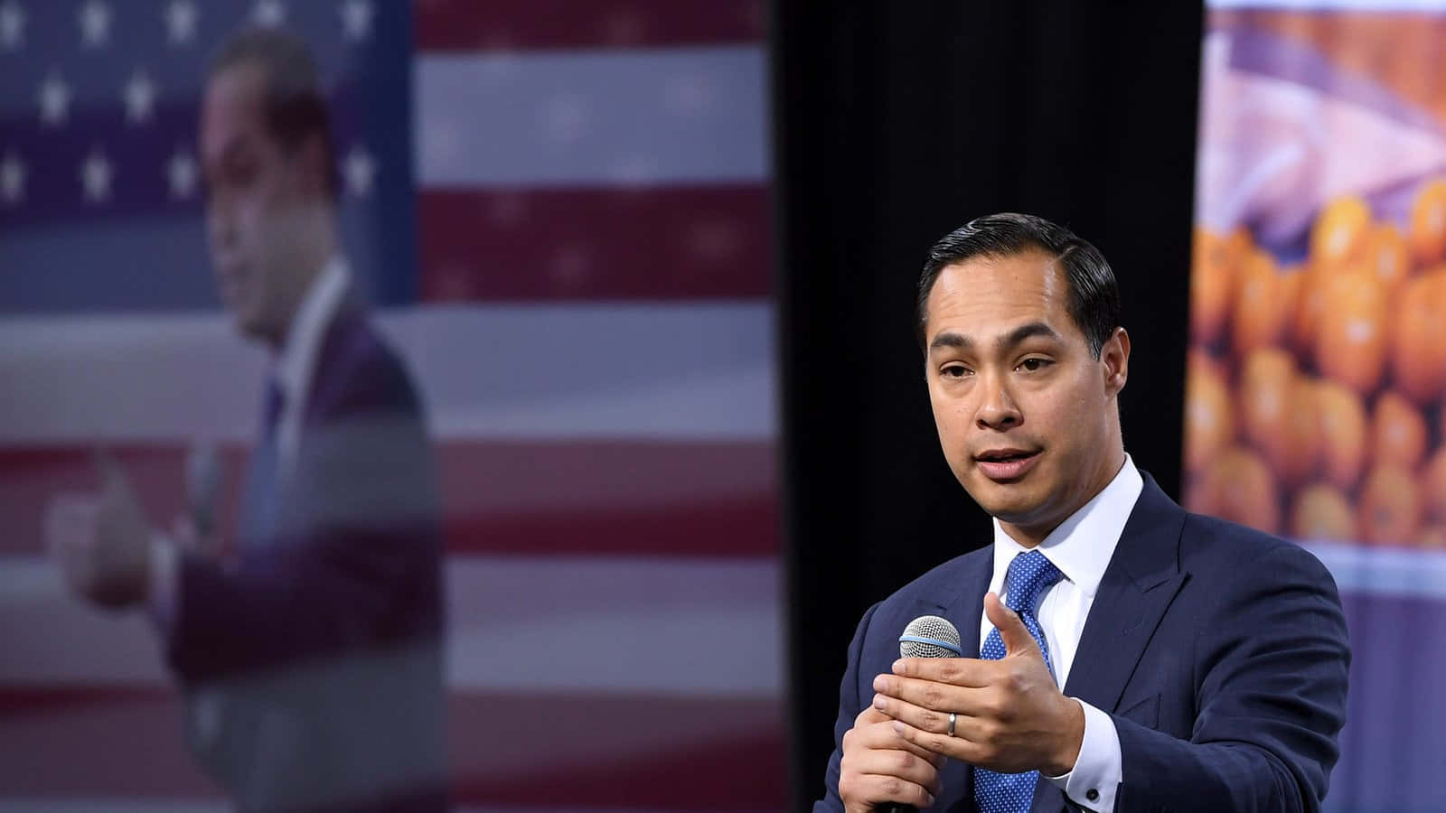 Julian Castro And His Reflection Wallpaper