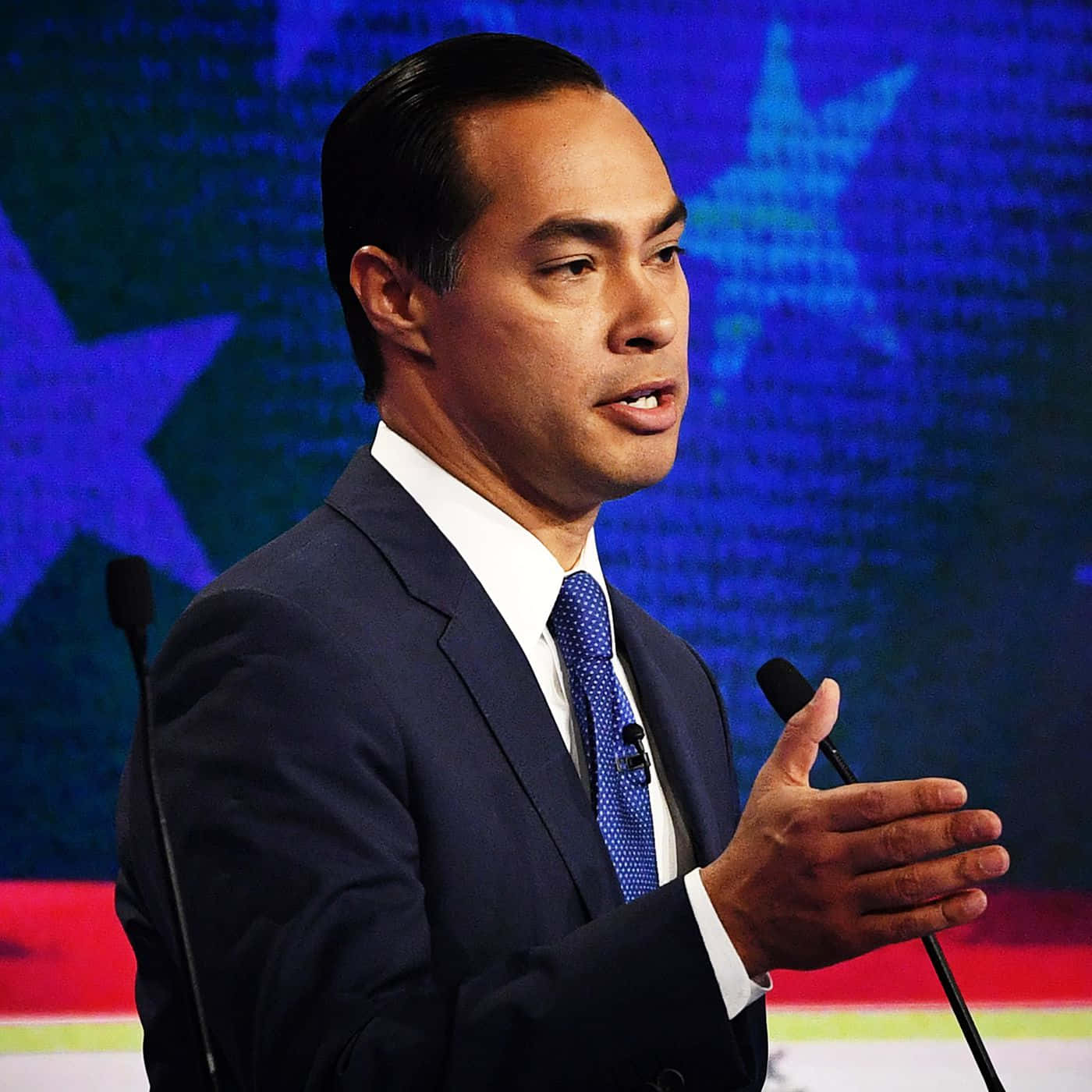 Julian Castro Holding Out Hand Wallpaper