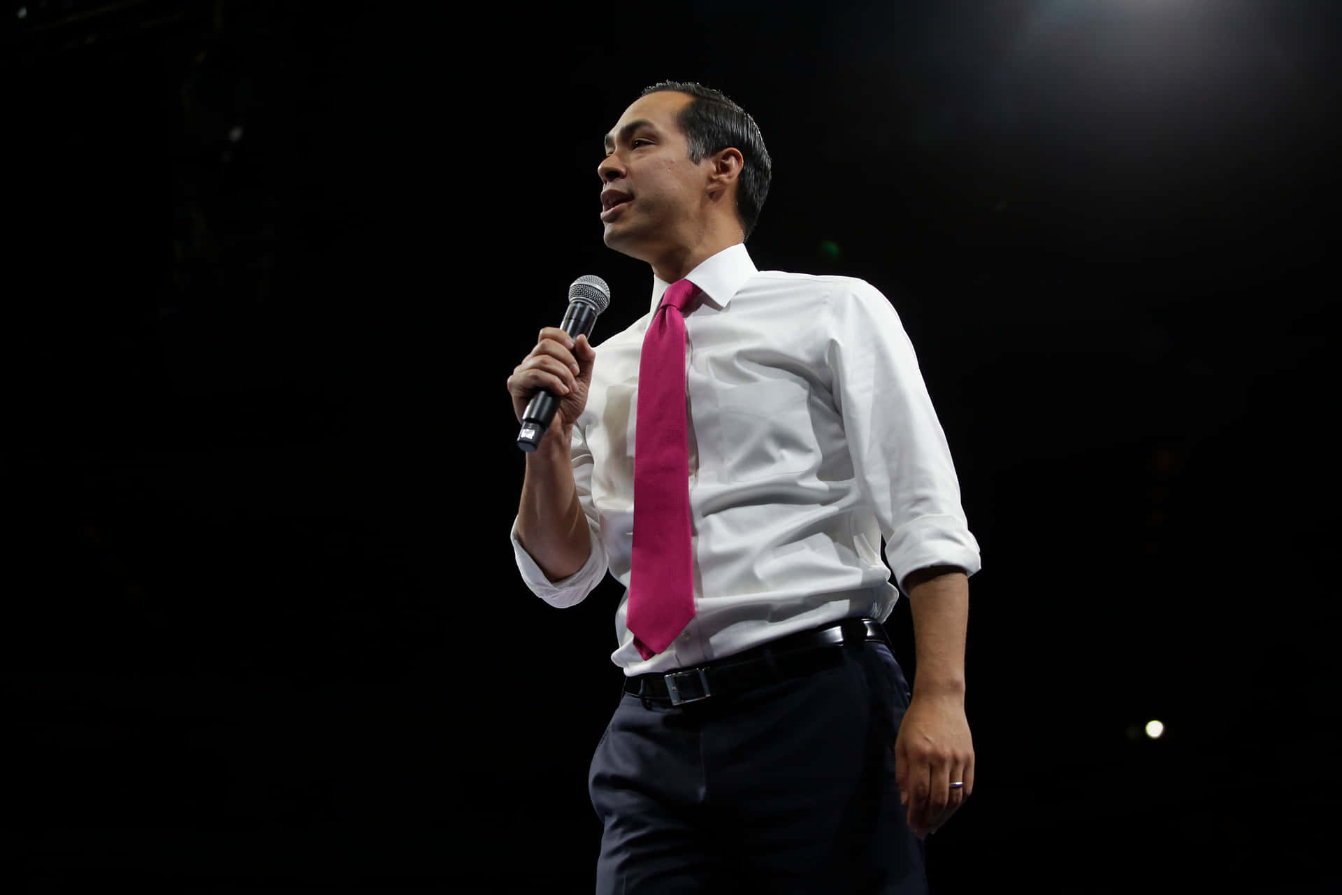 Julian Castro Standing While Holding Microphone Wallpaper